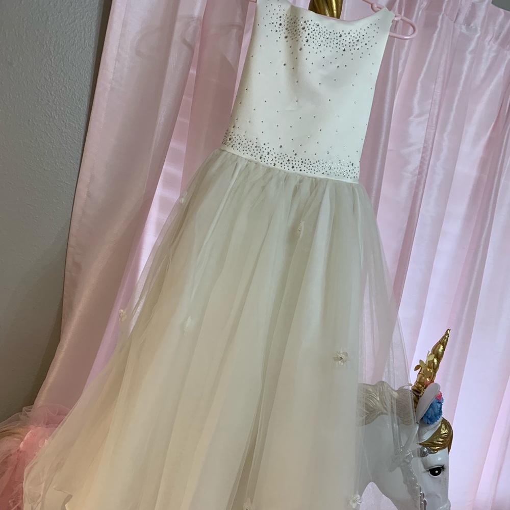 Flower girl dress in excellent condition